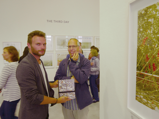 Krzystof Candrowicz (Kurator der Triennale) und Henrik Spohler bei der Eröffnung in der Barlach Halle K