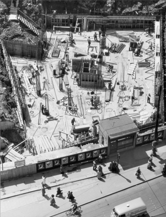 Peter Keetman, Baustelle Marienplatz, München 1954. © Stiftung F.C. Gundlach