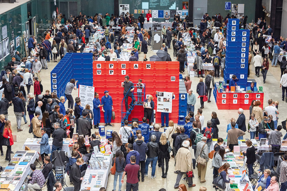 Self Publish Be Happy Project Space im Mai 2015 während der Messe Offprint in der Tate Modern in London