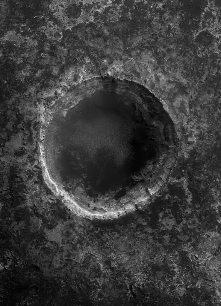 Einschlagskrater in den Schichten der Hochebene von Mawrth Vallis